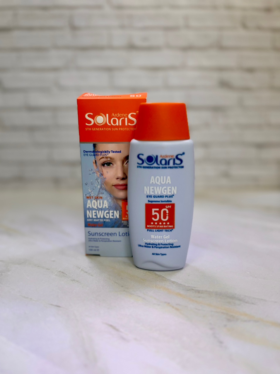 لوسیون آبی ضد آفتاب فاقد چربی بی رنگ SPF50 آردن سولاریس حجم 100 میلی لیتر